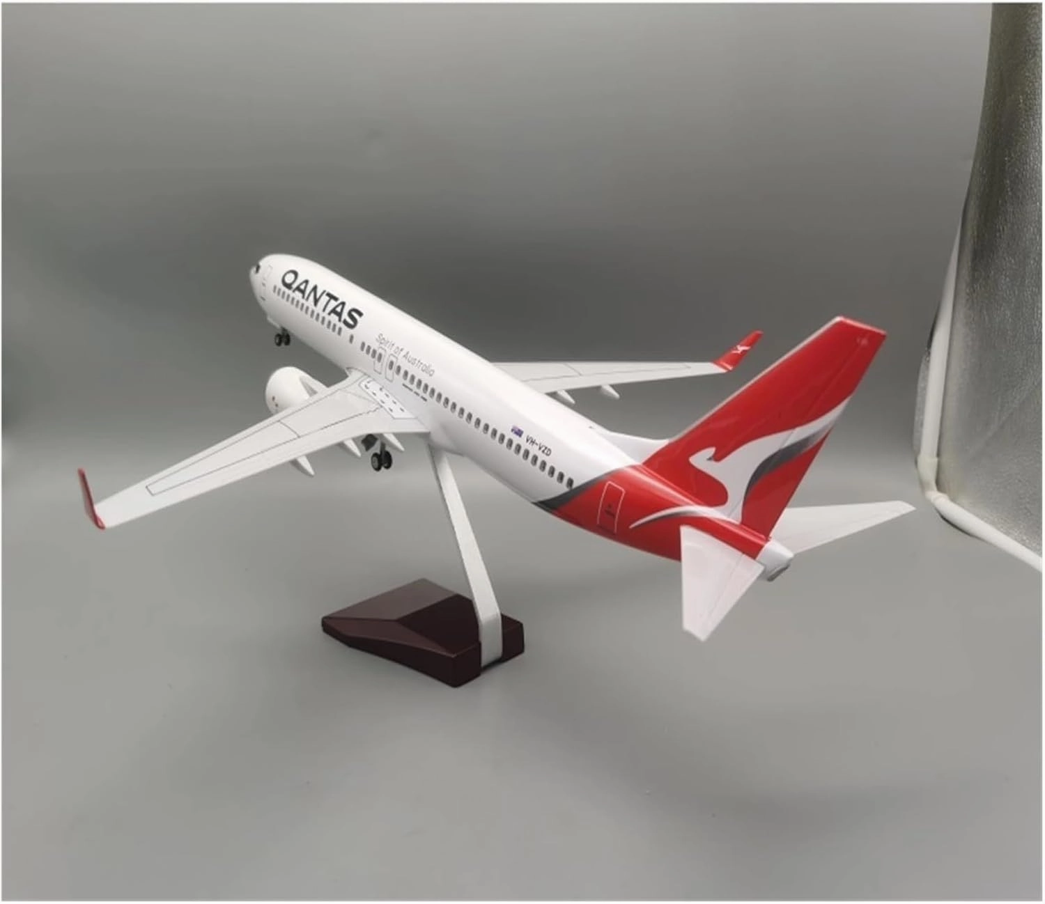 47CM for Qantas B737 Australia Airplane Model Plane Resin Miniature Plane Desktop Display Aviation Enthusiasts(No Light)