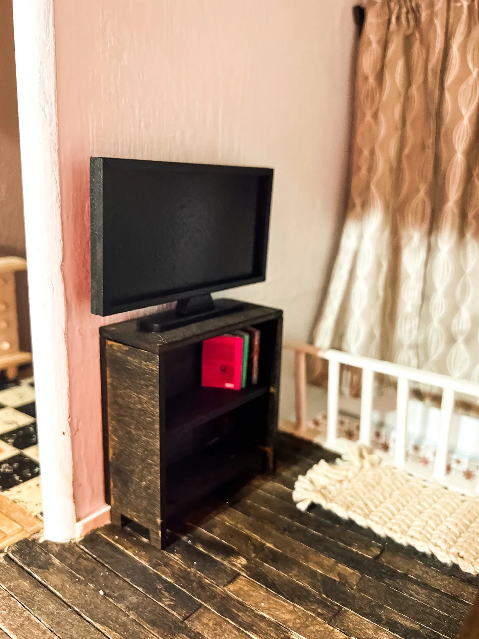 Dollhouse miniature TV
