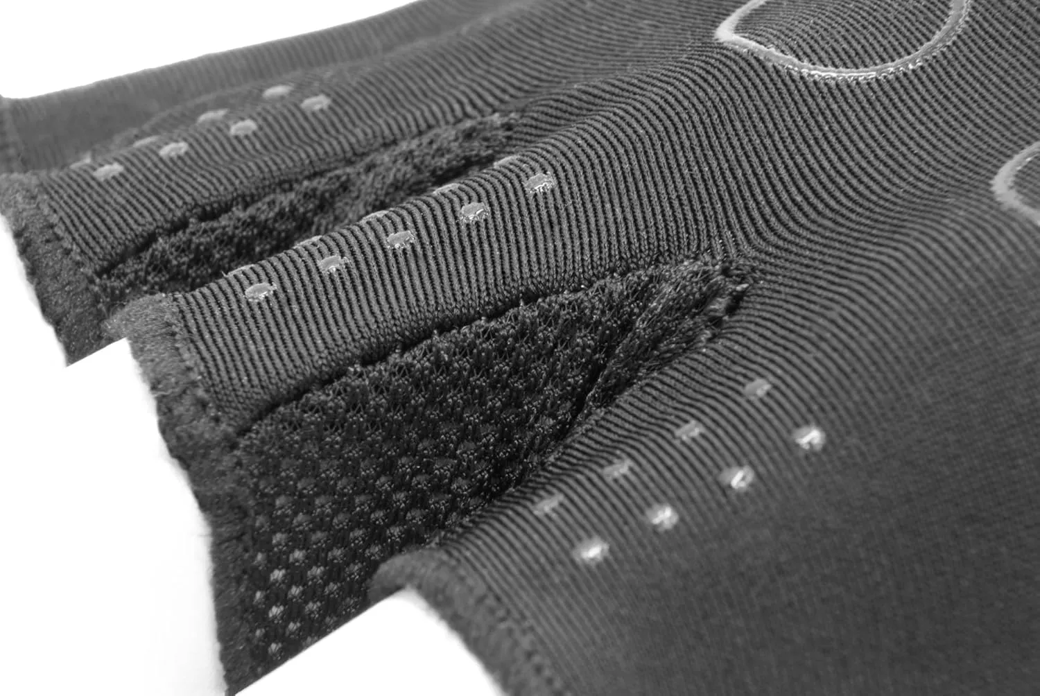 Foamy Lizard Gaming Grip Gloves Hexotech Pro Gamer Anti-Sweat Fingerless Tactical Gloves for Controller Grip Perfect for Xbox Series X, PlayStation 5 Dualsense (Set of 2 Gloves)