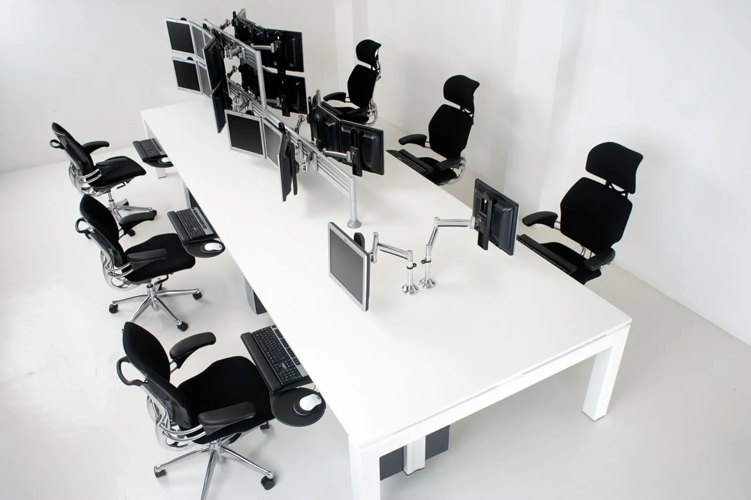 Humanscale Freedom Office Chair with Headrest - Ergonomic Work Chair with Standard Height Adjustable Duron Arms - Wheels for Carpet - Graphite Frame with Granite Fourtis Fabric