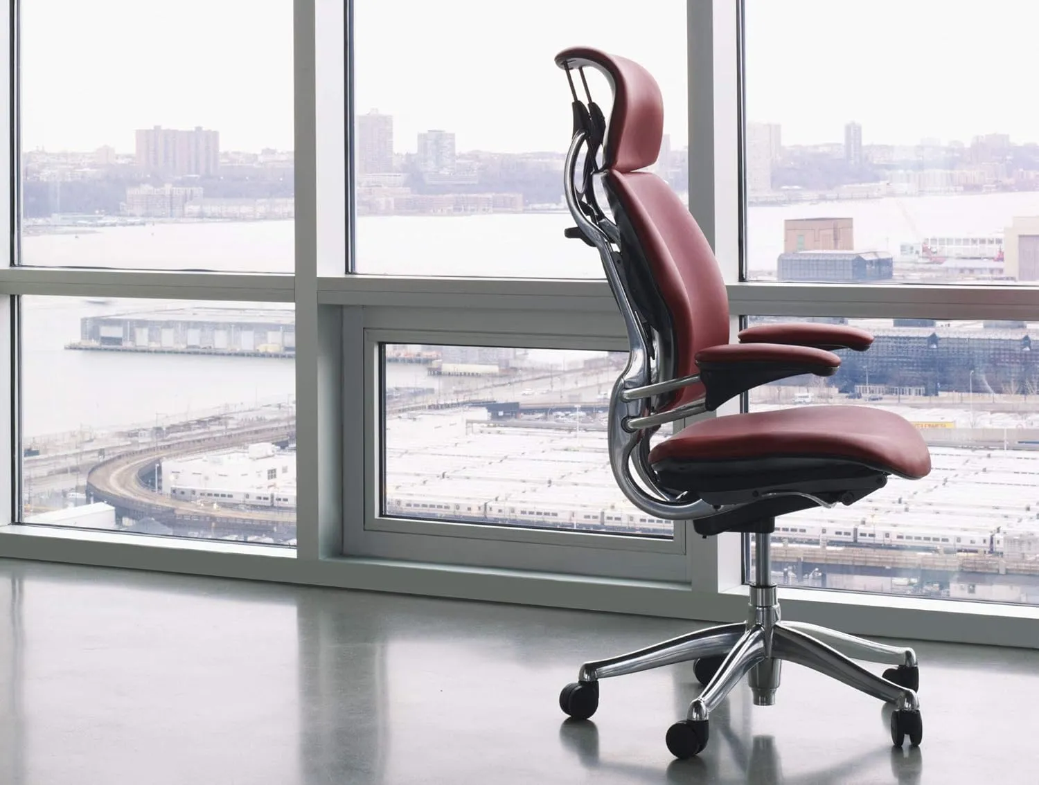 Humanscale Freedom Office Chair with Headrest - Ergonomic Work Chair with Standard Height Adjustable Duron Arms - Wheels for Carpet - Graphite Frame with Granite Fourtis Fabric