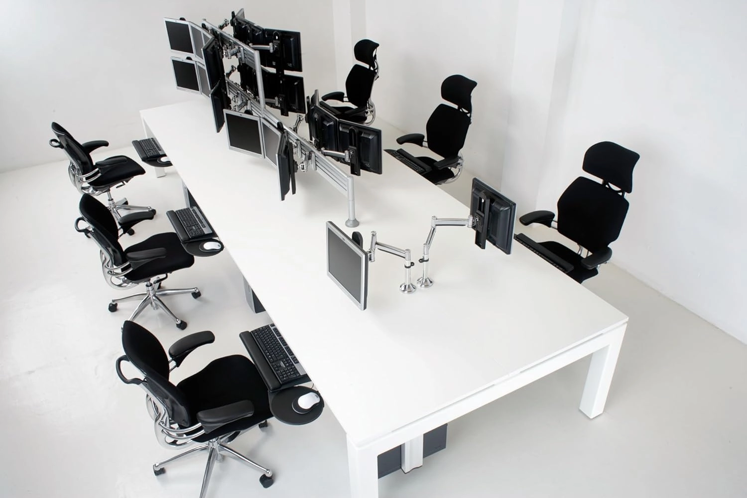 Humanscale Freedom Office Chair with Headrest - Ergonomic Work Chair with Standard Height Adjustable Duron Arms - Wheels for Carpet - Graphite Frame with Black Fourtis Fabric