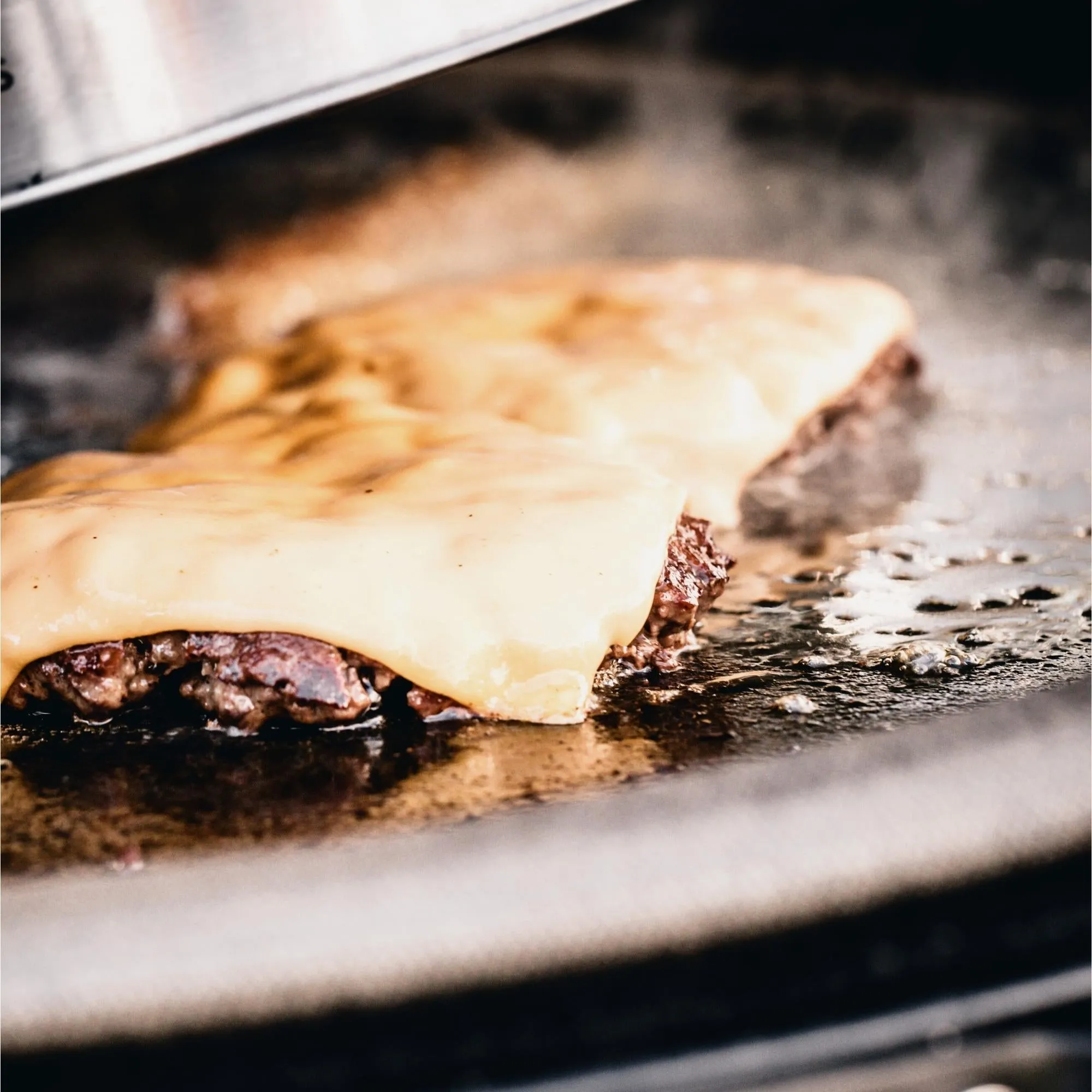 Kamado Joe Classic Joe Half Moon Cast Iron Reversible Hotplate