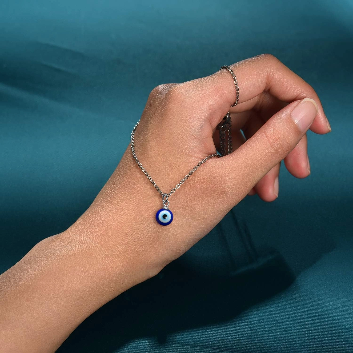 PPJew Evil Eye Necklace Chain Blue Eyes Amulet Pendant Necklace Ojo Turco Kabbalah Protection Adjustable Delicate Jewelry Gift for Women（Silver/Gold）