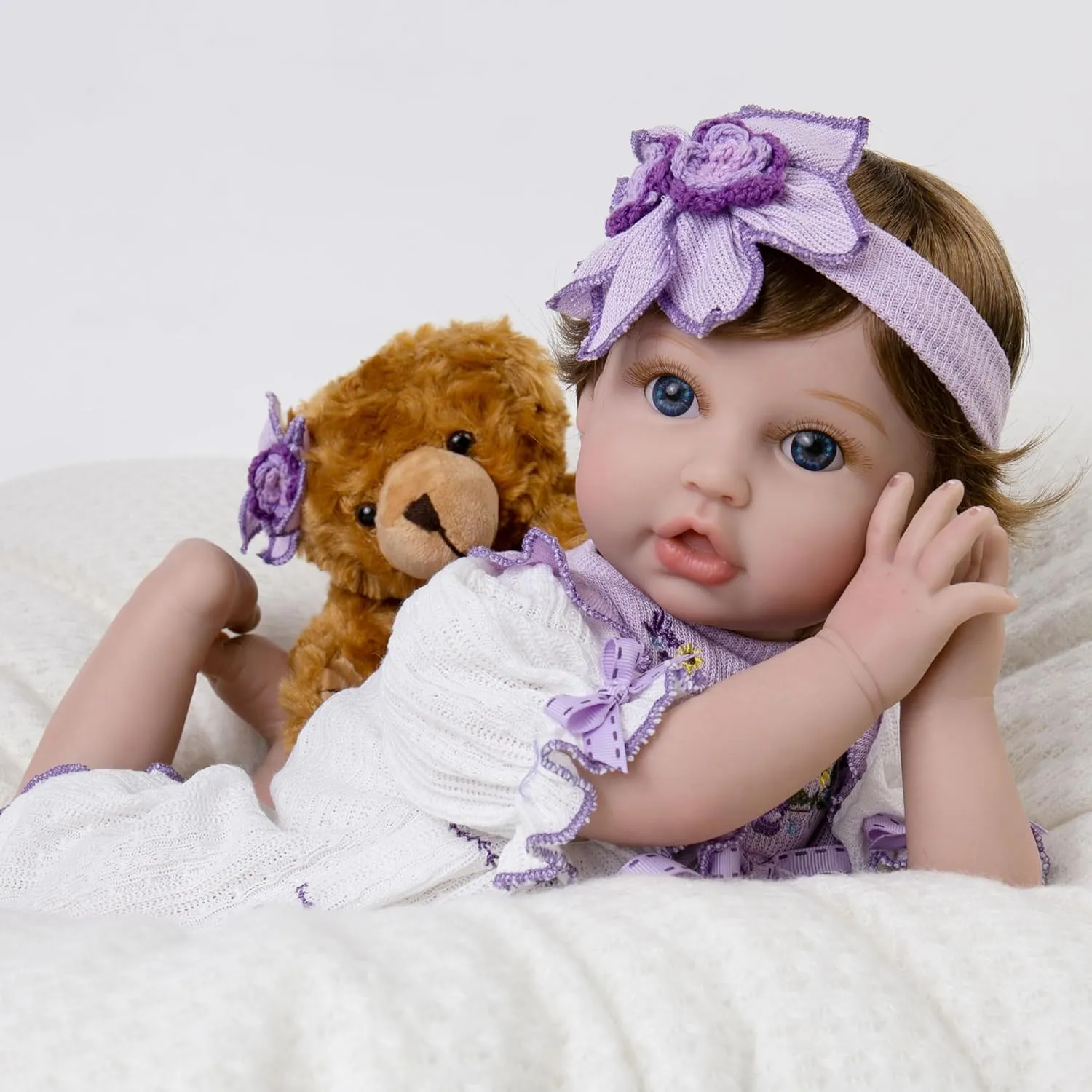 Reborn Baby Doll - 22 Inch Lifelike Realistic Baby Dolls Girl - Real Life Soft Body Newborn Baby Doll with Toy Accessories Gift Box for Kids Age 3 
